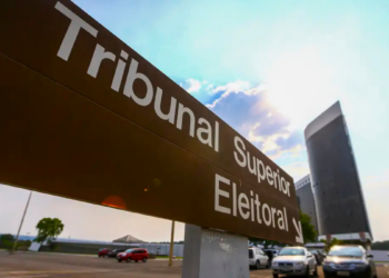 Pré-candidatos às Eleições de 2026 já podem arrecadar recursos por financiamento coletivo online. TSE mantém regras de transparência, proíbe doações de empresas e exige cadastro de plataformas.