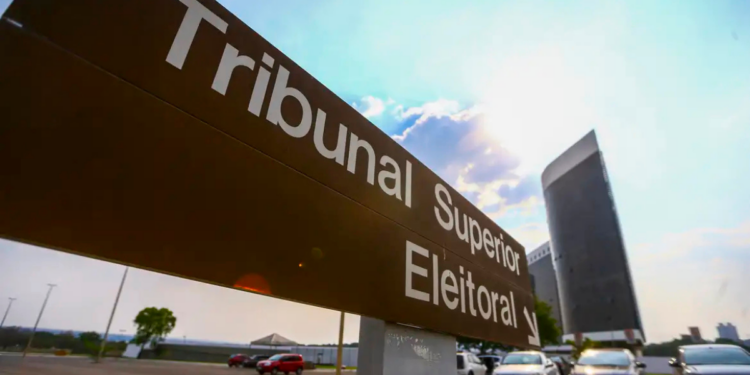Pré-candidatos às Eleições de 2026 já podem arrecadar recursos por financiamento coletivo online. TSE mantém regras de transparência, proíbe doações de empresas e exige cadastro de plataformas.