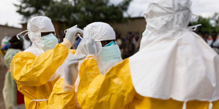 Surto de Ebola Bundibugyo na África leva a OMS a declarar emergência de saúde pública internacional. Casos e mortes na RDC e Uganda aumentam alerta.