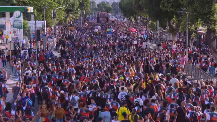 Marcha para Jesus reúne milhares de fiéis no Centro do Rio com shows gospel