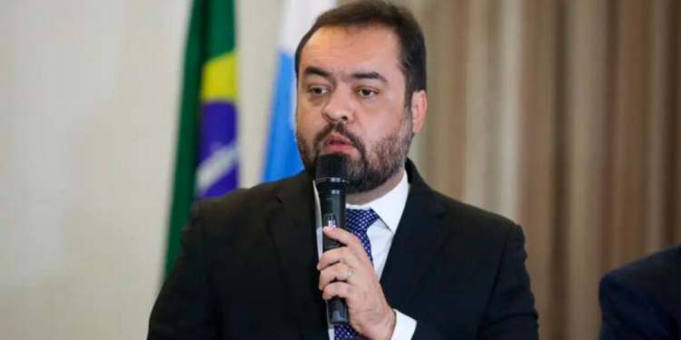 Operação Sem Refino investiga supostas fraudes fiscais bilionárias ligadas ao setor de combustíveis.