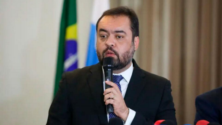 Operação Sem Refino investiga supostas fraudes fiscais bilionárias ligadas ao setor de combustíveis.
