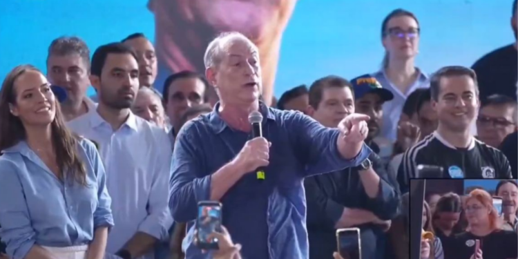 Ciro Gomes confundiu gesto de apoiador com símbolo do Comando Vermelho