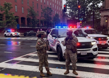 Ataque próximo à Casa Branca mobilizou o Serviço Secreto e o FBI enquanto Donald Trump permanecia na residência oficial.