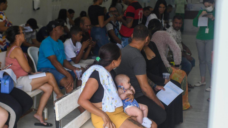 Aumento de casos de dengue preocupa autoridades. Saiba como identificar sintomas e evitar complicações.