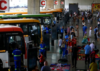 Estudo da UnB e UFRJ estima que a tarifa zero no transporte público nas capitais brasileiras poderia gerar impacto econômico de até R$ 60,3 bilhões por ano no país.