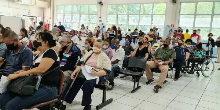Filas no SUS aumentam e revelam desafios no acesso à saúde no Brasil