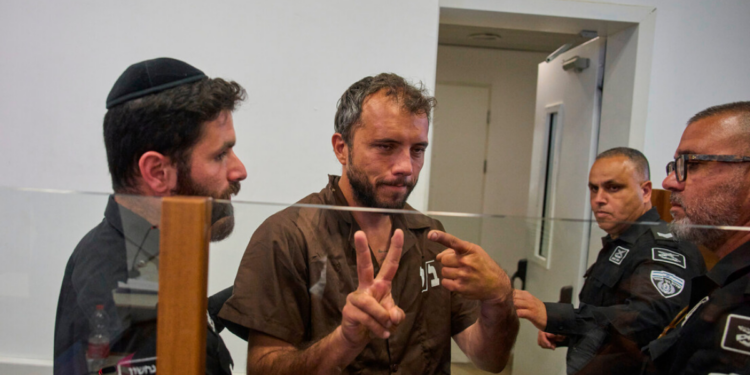 Justiça israelense prorrogou a detenção do brasileiro Thiago Ávila e de outros ativistas após a interceptação de uma flotilha humanitária rumo a Gaza. Caso gera reação internacional.