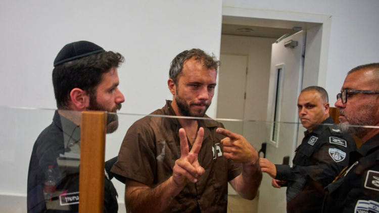 Justiça israelense prorrogou a detenção do brasileiro Thiago Ávila e de outros ativistas após a interceptação de uma flotilha humanitária rumo a Gaza. Caso gera reação internacional.