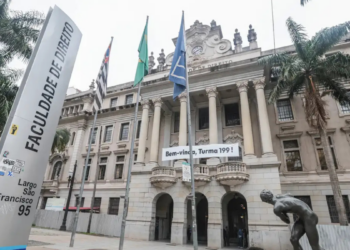 USP inicia elaboração de regras para cotas destinadas a pessoas com deficiência. Medida será aplicada a partir de 2028 nos principais processos seletivos.