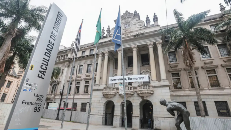 USP inicia elaboração de regras para cotas destinadas a pessoas com deficiência. Medida será aplicada a partir de 2028 nos principais processos seletivos.