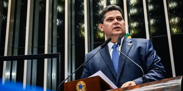 Congresso derruba veto sobre penas do 8/1.