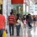 Desemprego no Brasil cai na comparação anual, mas sobe no trimestre por efeito sazonal.