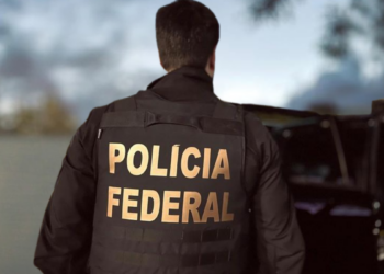 A Polícia Federal prendeu em Dubai o hacker Victor Lima Sedlmaier, investigado na Operação Compliance Zero. Suspeito foi deportado e preso em Guarulhos.
