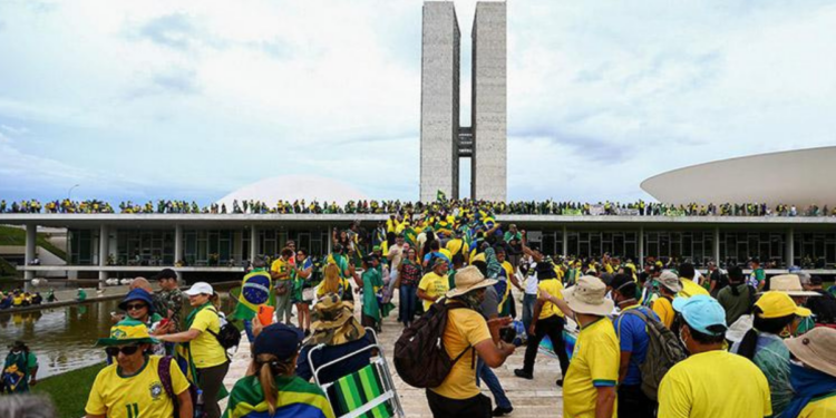 Pesquisa mostra maioria contrária à redução das penas dos condenados pelos atos de 8 de janeiro.
