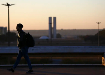 Massa de ar frio provoca queda nas temperaturas em várias regiões do Brasil. Norte e Nordeste devem registrar os maiores volumes de chuva da semana.