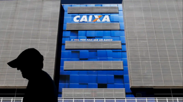 Caixa Econômica Federal lucra R$ 3,5 bilhões no 1º trimestre de 2026, queda de 34,4% em um ano, influenciada por alta nas provisões de crédito e novas regras do Banco Central.