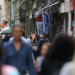Dados do IBGE mostram desemprego de 7,6% entre pessoas pretas, 55% maior que entre brancos, segundo a Pnad Contínua. 