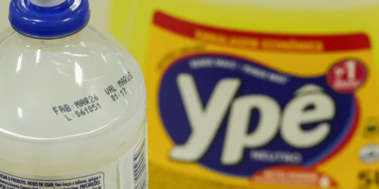 Saiba como pedir reembolso de produtos Ypê suspensos pela Anvisa