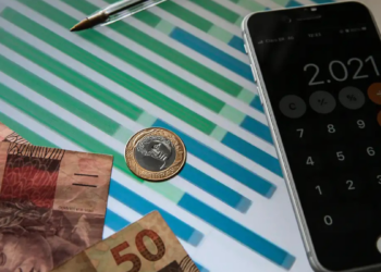 Novo simulador do governo mostra como utilizar FGTS e renegociar dívidas pelo Desenrola Brasil.