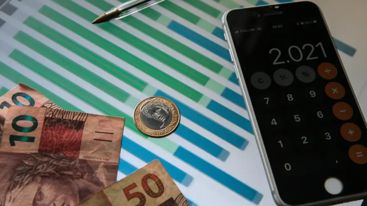 Novo simulador do governo mostra como utilizar FGTS e renegociar dívidas pelo Desenrola Brasil.
