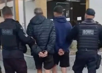 ROMU de Cabo Frio apreendeu motocicleta irregular e conduziu dois homens para a 126ª DP após denúncias.