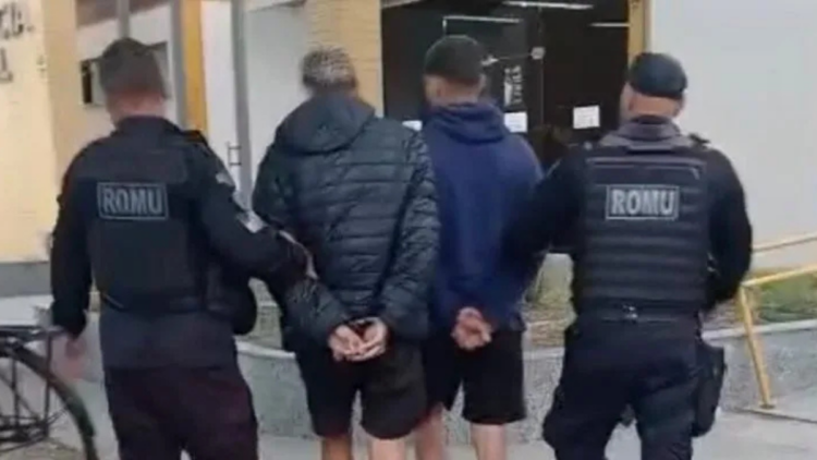 ROMU de Cabo Frio apreendeu motocicleta irregular e conduziu dois homens para a 126ª DP após denúncias.