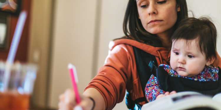 Estado do Rio de Janeiro cria programa de apoio à maternidade para mulheres em instituições de ensino superior públicas e privadas.