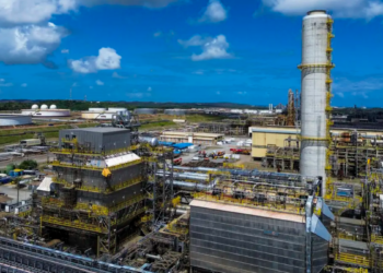 Petrobras registra operação acima de 100% nas refinarias e aumenta produção de combustíveis no Brasil.