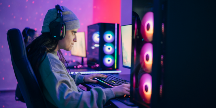 Especialistas alertam para o aumento de jovens envolvidos em crimes cibernéticos após contato com práticas ilegais em plataformas de jogos online e aplicativos de interação gamer.