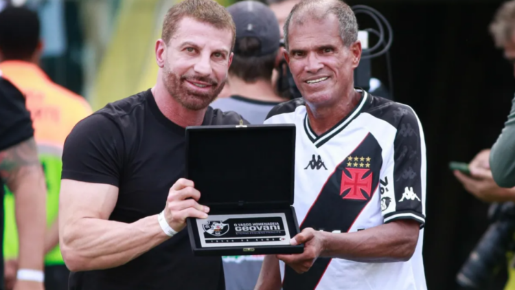 Geovani Silva, ex-jogador do Vasco e campeão da Copa América com a seleção brasileira, morreu aos 62 anos no Espírito Santo após sofrer mal súbito.