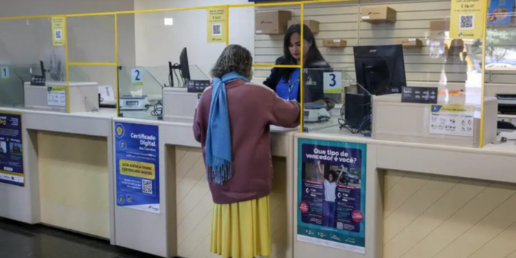 Consumidores poderão renegociar dívidas do Novo Desenrola Brasil presencialmente em mais de 10 mil agências dos Correios, com descontos de até 90%.