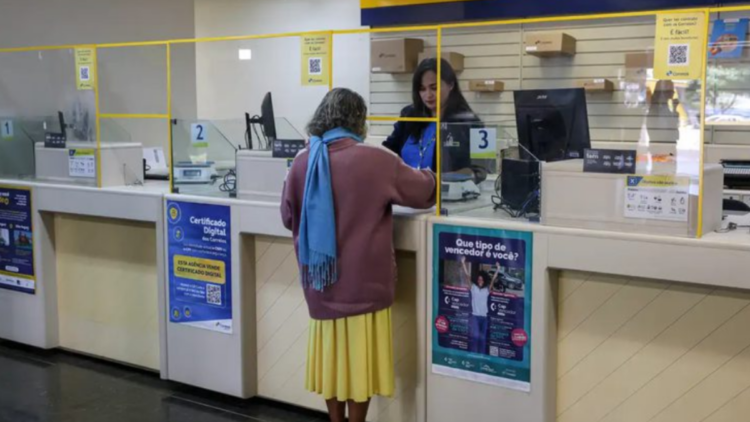 Consumidores poderão renegociar dívidas do Novo Desenrola Brasil presencialmente em mais de 10 mil agências dos Correios, com descontos de até 90%.