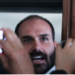 Eduardo Bolsonaro nega morar em imóvel ligado a Vorcaro e diz viver de aluguel nos EUA. Caso envolve fundo e reportagem investigativa.