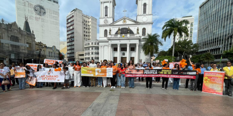 Campos realizou passeata de conscientização contra o abuso e exploração sexual infantil durante a campanha Maio Laranja. Ação contou com apoio da rede de proteção e reforçou a importância das denúncias pelo Disque 100.