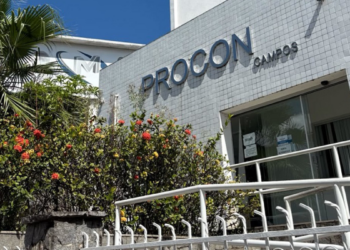 O Procon Campos intensificou as orientações aos consumidores sobre reajustes aplicados em mensalidades de academias e outros serviços de cobrança contínua. A iniciativa busca conscientizar a população sobre os direitos garantidos pela legislação consumerista e evitar cobranças consideradas abusivas ou sem transparência.