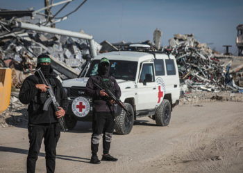 Relatório ligado ao Conselho de Paz impulsionado por Donald Trump pede que ONU pressione o Hamas a se desarmar para avançar no cessar-fogo em Gaza.