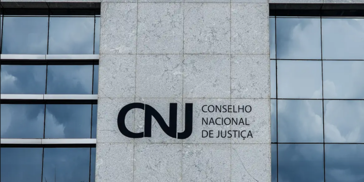 Mudanças no Sisbajud permitem bloqueios judiciais mais rápidos e monitoramento contínuo de valores em contas bancárias.