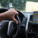Governo federal lança linha de crédito de R$ 30 bilhões para taxistas e motoristas de aplicativo comprarem veículos novos com juros menores e condições especiais.