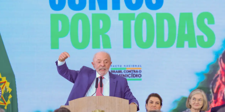 Novo decreto do governo federal atualiza o Marco Civil da Internet e estabelece regras mais rígidas para plataformas digitais no Brasil.