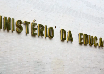 Dados do MEC mostram que 53,1% dos alunos de licenciatura EAD tiveram desempenho insuficiente no Enade 2025.