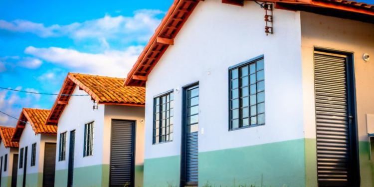 Crédito imobiliário ultrapassa 10% do PIB brasileiro, impulsionado pelo Minha Casa, Minha Vida e pelos investimentos no setor habitacional.