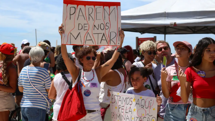Governo federal lança novas medidas para combater feminicídio, violência doméstica e crimes digitais nas redes sociais.
