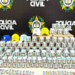 Polícia Civil do Rio apreende mais de 200 mil figurinhas falsificadas da Copa do Mundo de 2026 em Nova Iguaçu. Operação também recolheu camisas falsas da Seleção Brasileira.