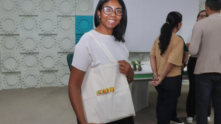 Curso gratuito do Programa Mulheres Mil oferece qualificação e auxílio financeiro para mulheres em Campos dos Goytacazes.