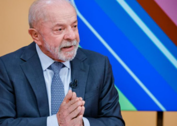 Lula defende regulamentação das redes sociais, combate a crimes digitais e proteção de crianças online. 