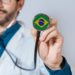 Fiocruz anuncia acordo para produção nacional de medicamento contra esclerose múltipla, ampliando acesso ao tratamento pelo SUS.