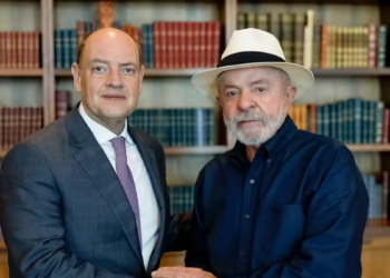Lula afirma que população quer combate à criminalidade no Rio e apoia ações contra corrupção e facções criminosas. 