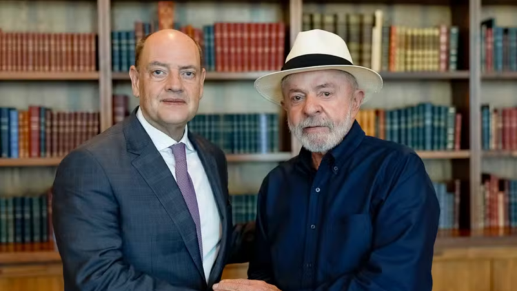 Lula afirma que população quer combate à criminalidade no Rio e apoia ações contra corrupção e facções criminosas. 