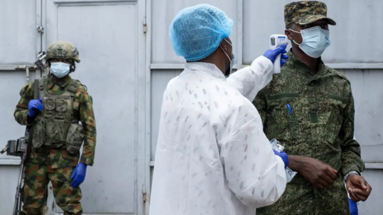 Autoridades de saúde alertam para risco elevado de disseminação do ebola em dez países africanos após novos casos confirmados na RDC e em Uganda.